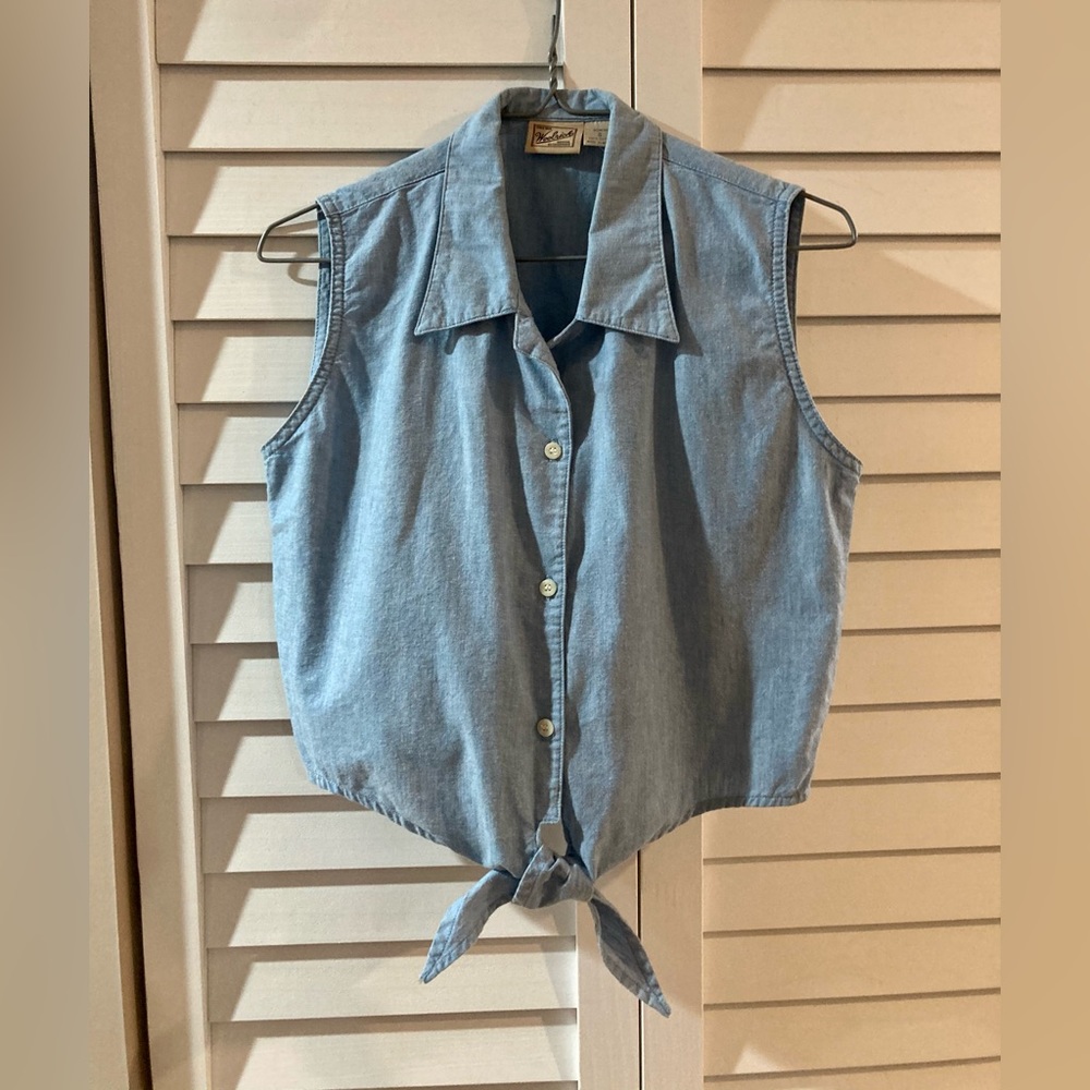 Denim colored tied crop top sleeveless button blouse